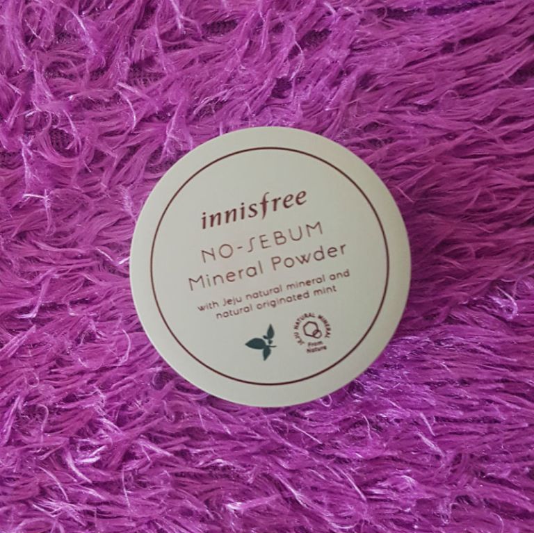 innisfree no sebum mineral powder review via stylevanity.com