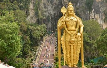 Lord Murugan Statue – The Tall Hindu Statue Rising over Bantu Caves