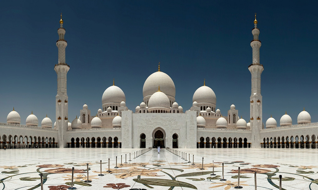Sheikh Zayed Mosque – What is so Unique about it?