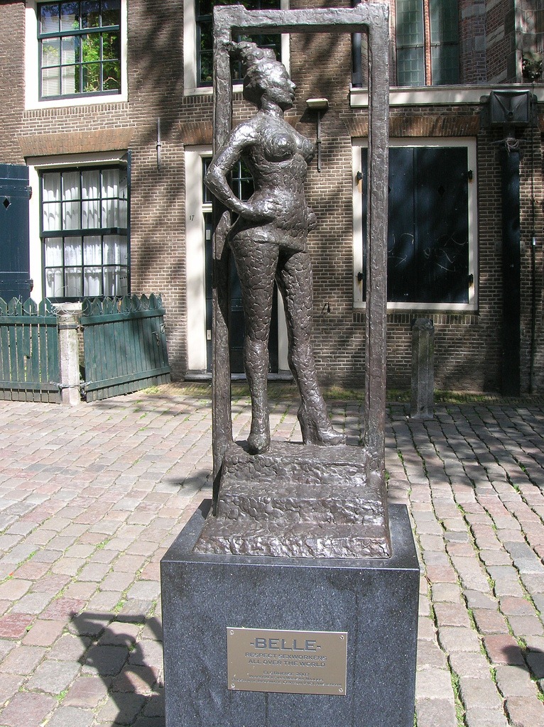 Weird statues of the world: Belle in Amsterdam